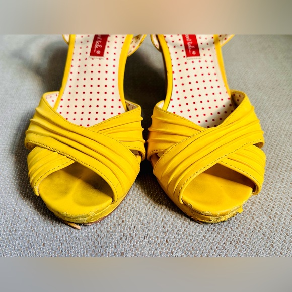 B.A.I.T. Vintage Inspired Heels YELLOW
Size 7.5 - Picture 6 of 7